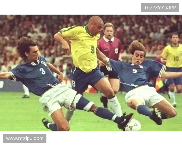 速度与激情足球明星联手挑战极限赛道展现运动魅力与团队精神 速度与激情足球明星联手挑战极限赛道展现运动魅力与团队精神